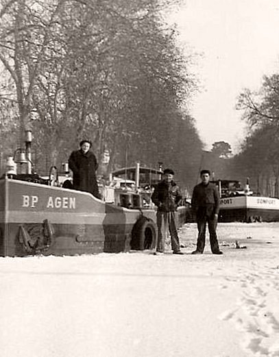 le canal du Midi gele a Carcassonne en fevrier 1956