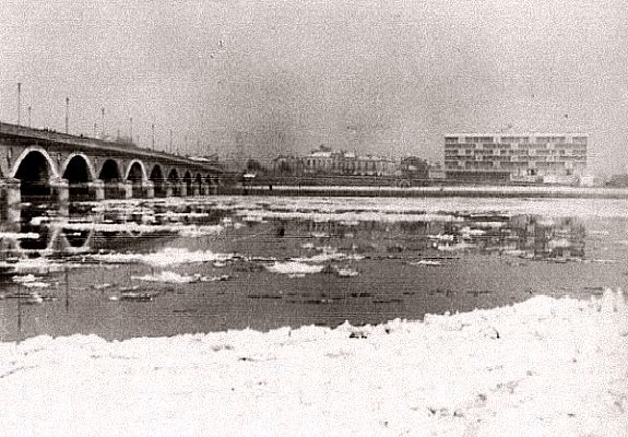 la Garonne gelee a Bordeaux en fevrier 1956