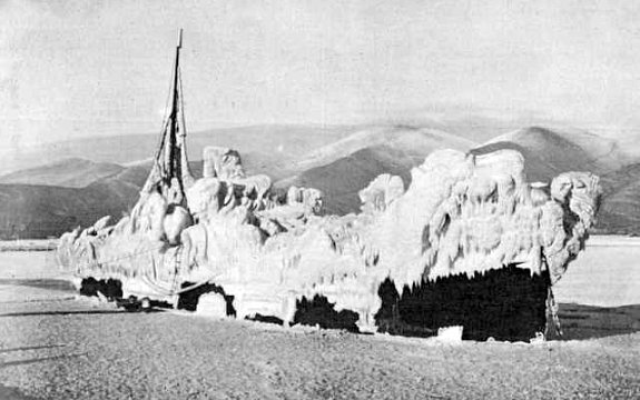 Mer Noire gelee a Novorossik apres un ouragan glace en janvier 1900