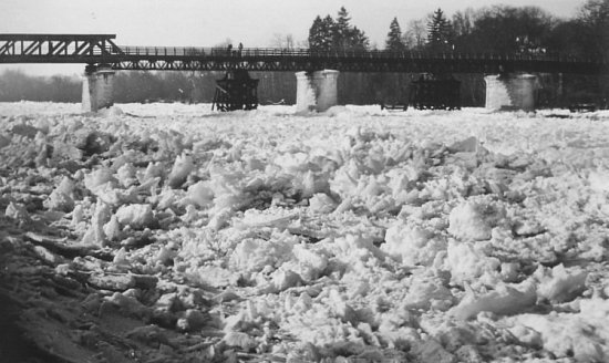 la Seine gelee en fevrier 1956