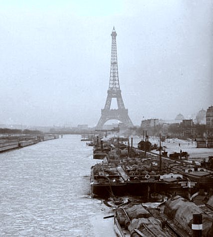 la Seine gelee quai de Grenelle devant la Tour Eiffel en 1893