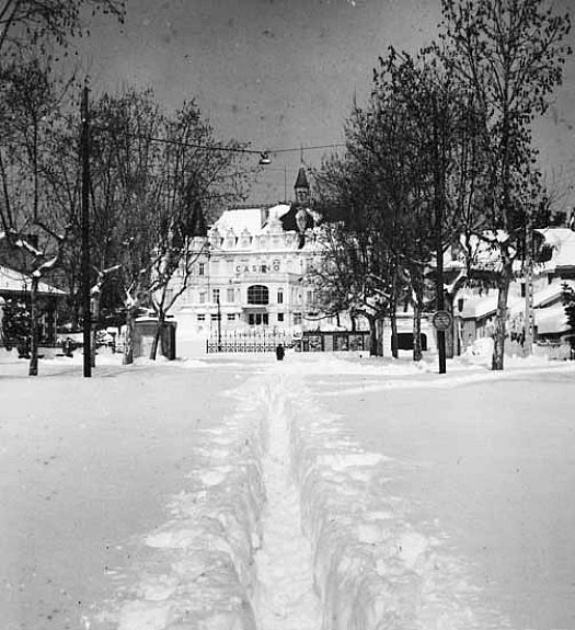 casino d`Arcachon sous la neige en fevrier 1956