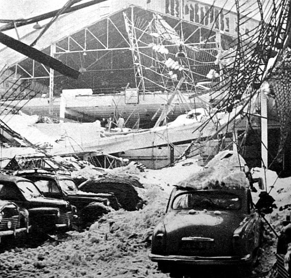 garage effondre a Perpignan sous le poids de la neige en fevrier 1954