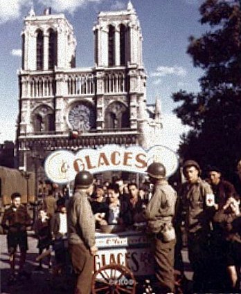 place Notre Dame en aout 1945