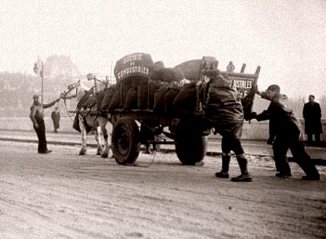 livreurs de charbon en janvier 1941
