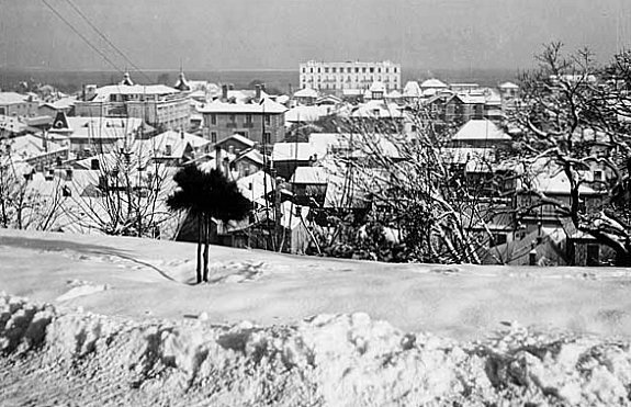 vue d`Arcachon sous la neige depuis le parc Mauresque en fevrier 1956