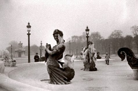 fontaine de la place de la Concorde gelees en janvier 1940