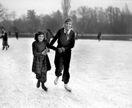 patineurs au bois de Boulogne en decembre 1946