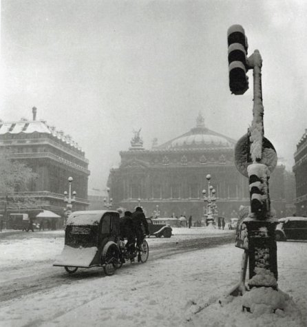 la place de l`Opera sous la neige en janvier 1940