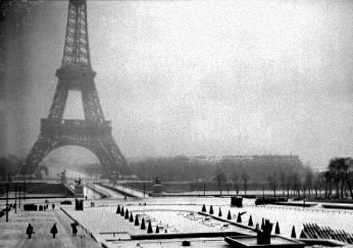 Tour Eiffel en janvier 1942